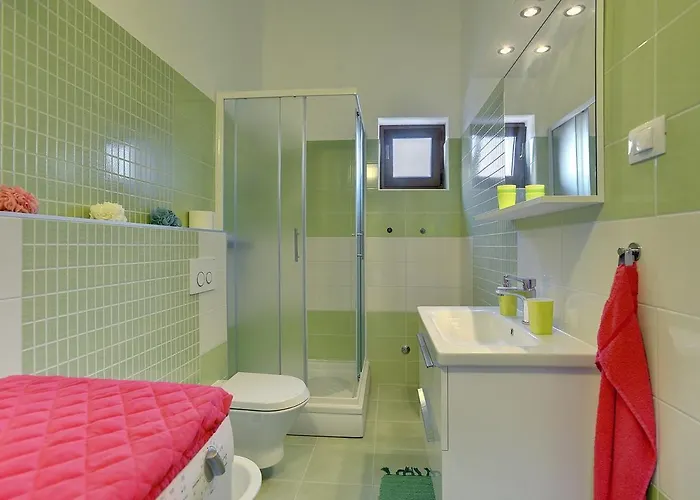 Semesterbostad House Mareti