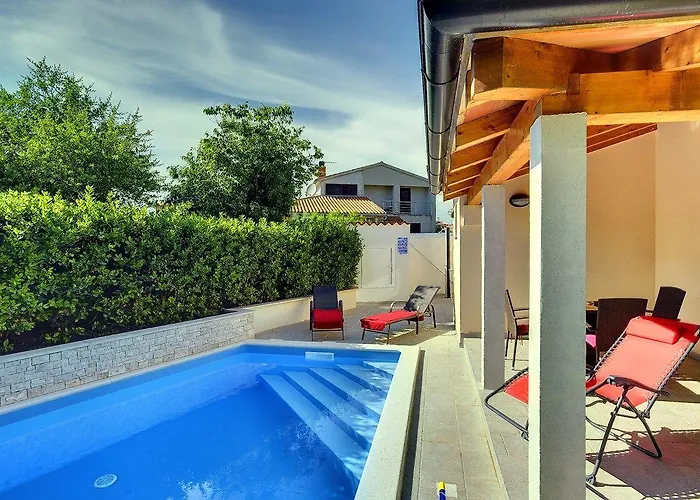 House Mareti Semesterbostad *